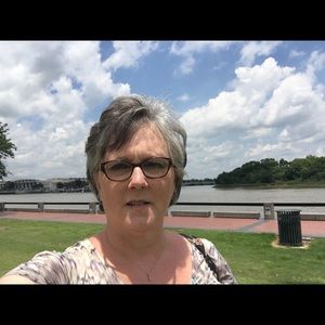 Meet your Posher, Paula